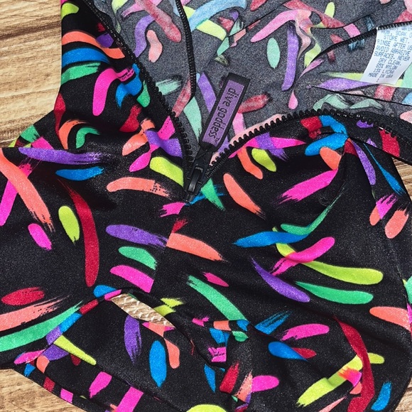 π‘π΅β’β€οΈ Dive Goddess x Retro Neon Vibes β€οΈβ’π‘π΅ - Picture 5 of 15